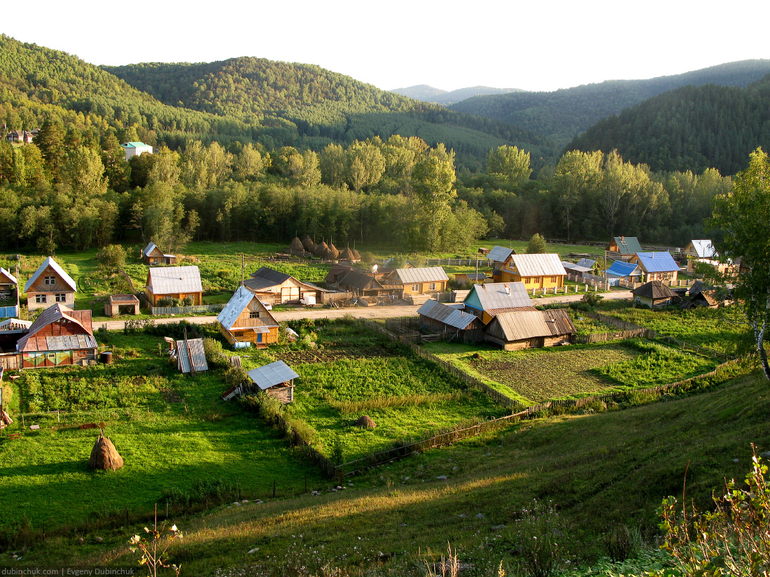 Деревня в горах Урала. Village in Ural mountains