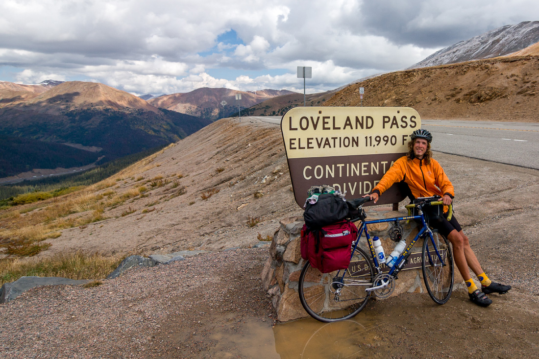 Одиночный велопоход по Скалистым горам в США. Перевал Loveland pass, Colorado. Continental divide. Solo cycling trip in USA