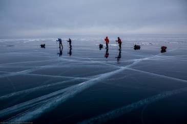 Чистый лёд Байкала. Поход по Байкалу на коньках зимой. Pure ice of Baikal lake in winter. Ice skating tour
