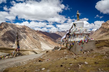 Буддийская ступа в Гималаях, Индия