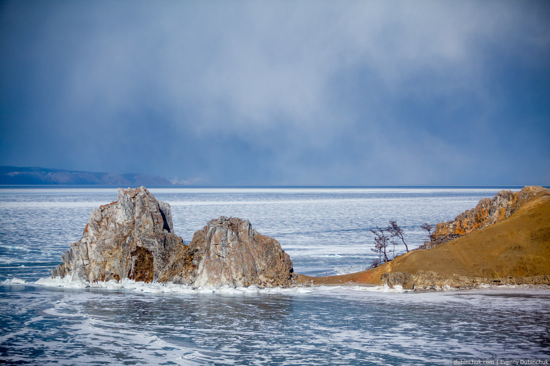 Мыс Бурхан, скала Шаманка зимой. Хужир, Ольхон, Байкал. Lake Baikal in winter. Shamanka rock, Khuzhir, Olkhon island