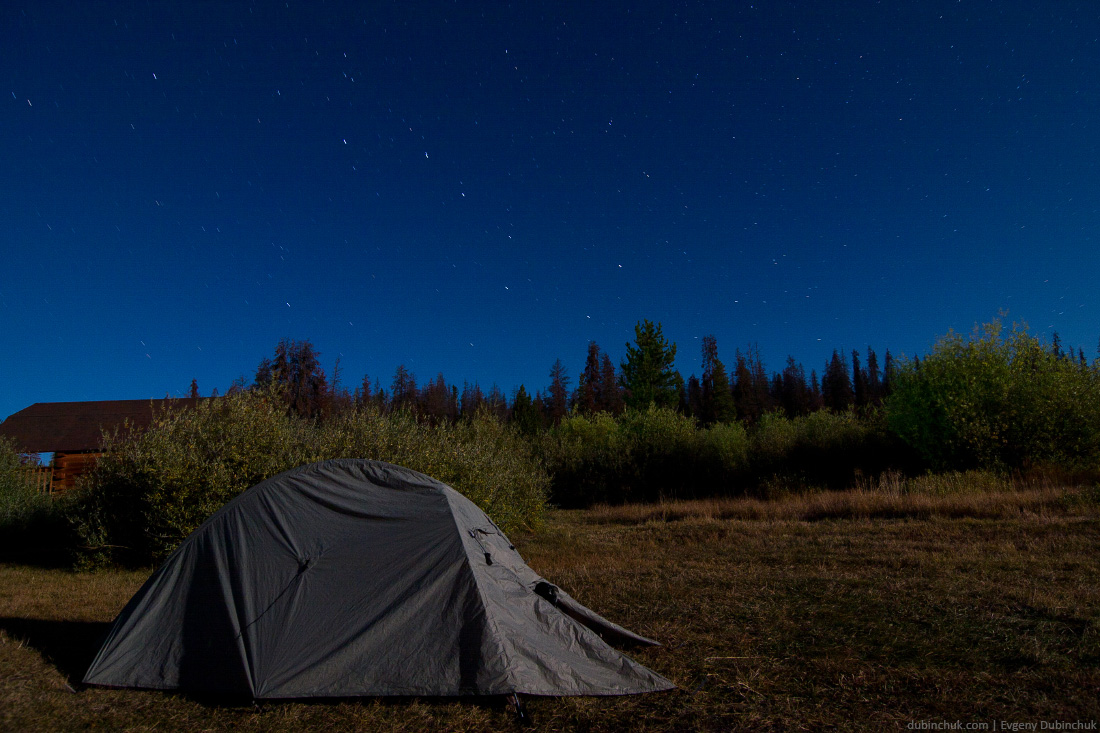 Палатка ночью. Одиночное путешествие на велосипеде по США. Tent at night. Solo cycling tour in USA