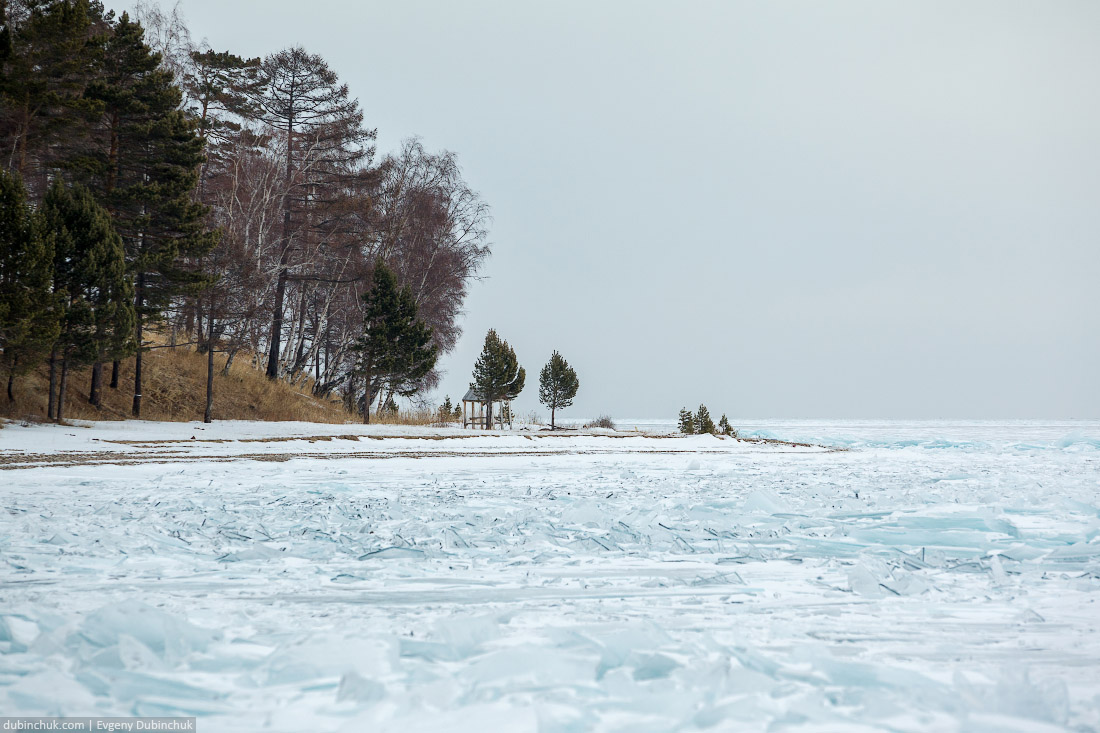 Ледяные торосы на Байкале. Путешествие на Байкал на коньках. Ice hummocks on frozen Baikal lake