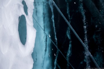 Трещины во льду Байкала. Поход по Байкалу на коньках. Cracks on Baikal ice in winter