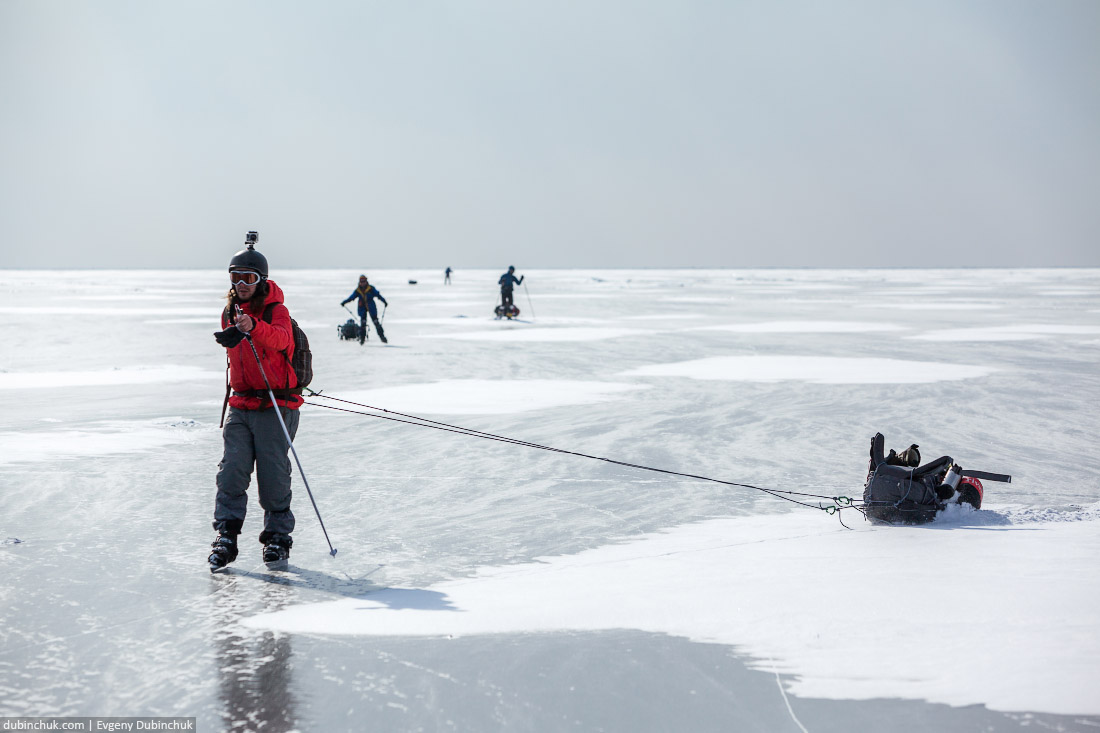 Пятнистый лед Байкала. Путешествие по Байкалу на коньках. Ice skating trip on Baikal lake.
