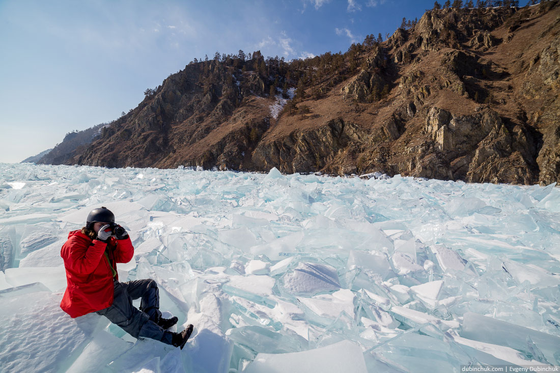 Ледяные торосы на Байкале. Путешествие по Байкалу на коньках. Ice hummocks on frozen Baikal lake
