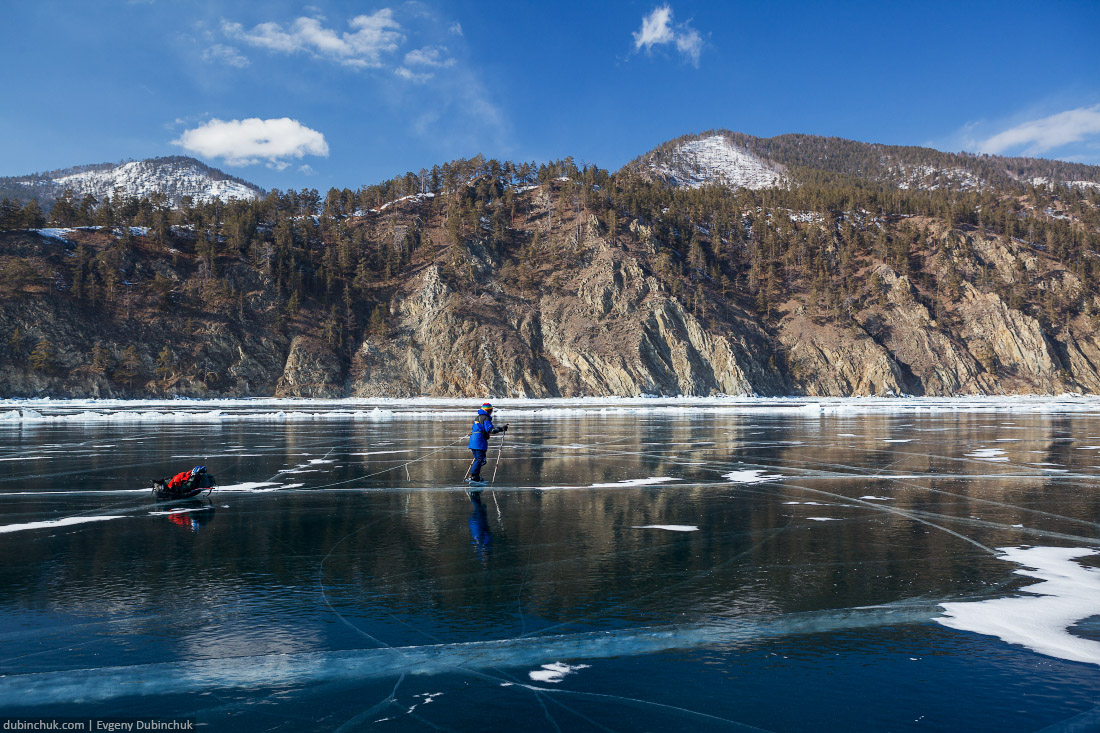 Поход по Байкалу на коньках. Кристально чистый лед Байкала. Ice skating tour on Baikal lake. Pure cristal ice
