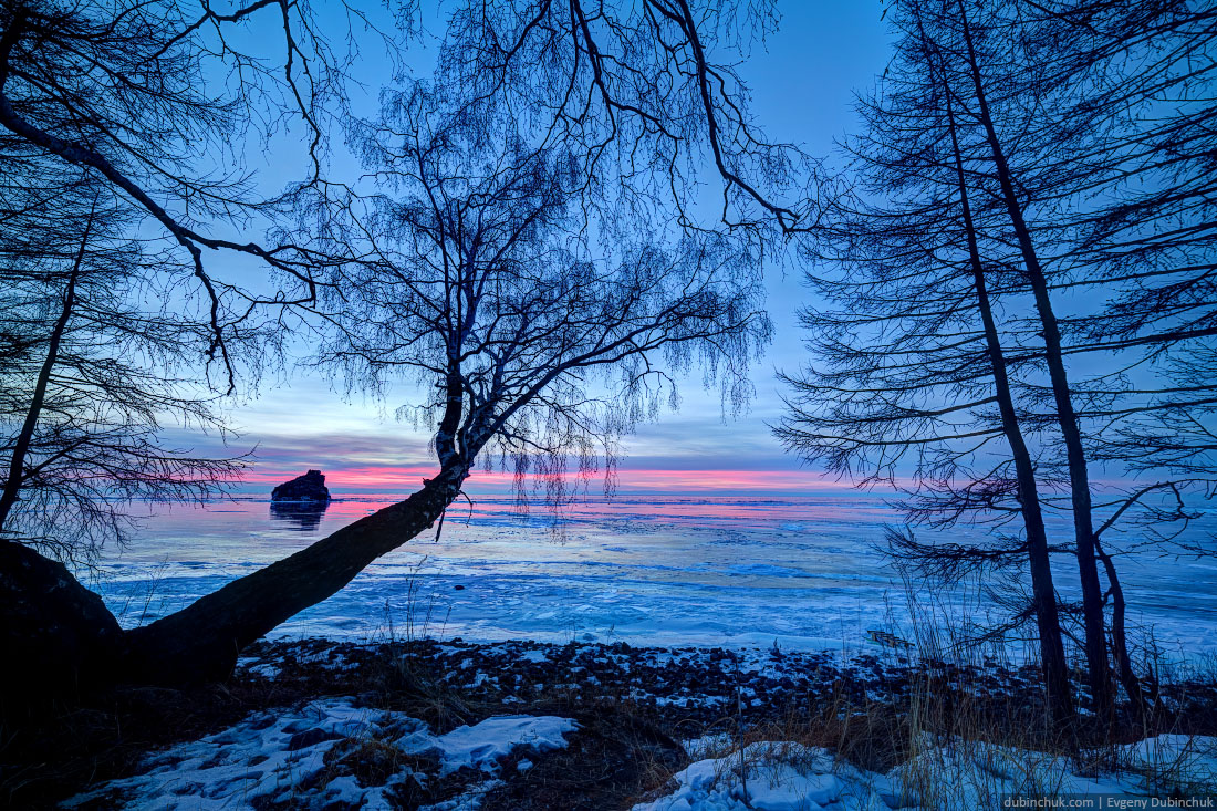 Зимний Байкал на рассвете. Бакланий камень. Поход по Байкалу на коньках. Lake Baikal in winter. Sunrise
