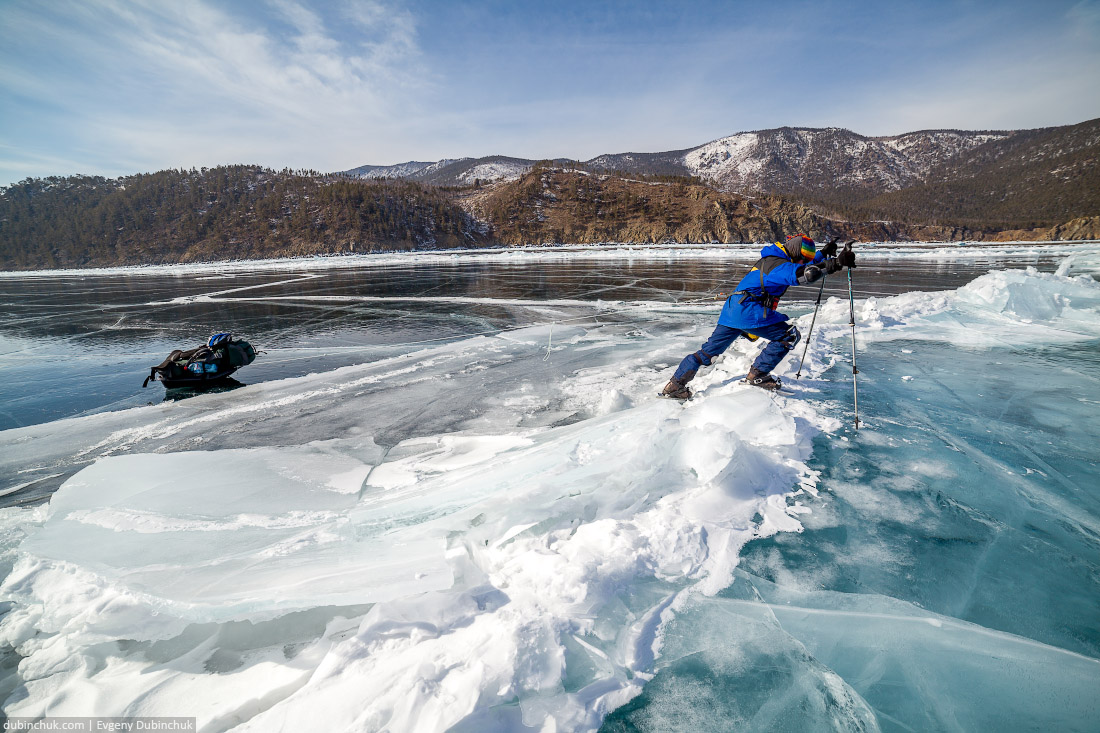 Путешествие по Байкалу на коньках. Преодоление трещины. Ice skating tour on Baikal lake. Large Crack in ice
