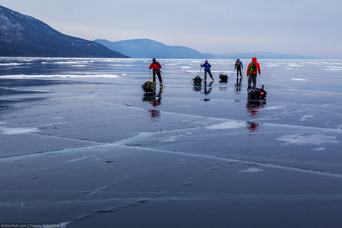 Путешествие по Байкалу на коньках зимой. Pure ice of Baikal lake in winter. Ice skating tour