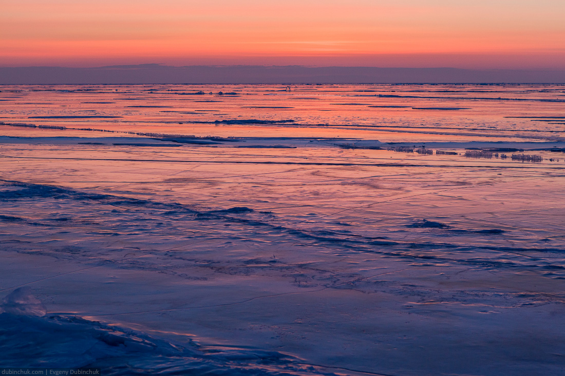 Зимний Байкал - фото льда на рассвете. Путешествие на Байкал на коньках. Winter Baikal - photo of ice at sunrise. Ice skating tour