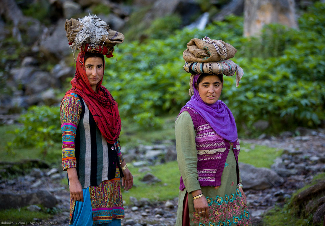 Женщины Кашмира за работой