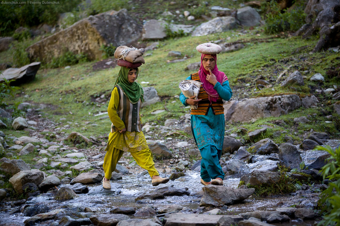 Тяжелая доля женщин в Кашмире