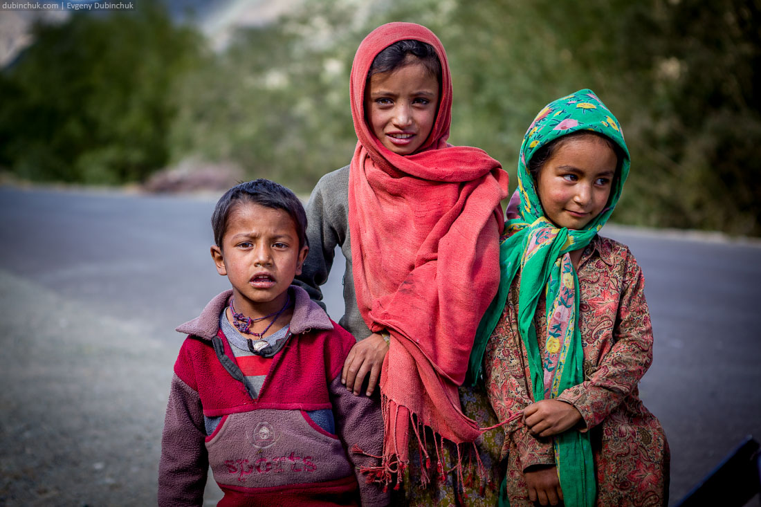 Колоритные дети в Кашмире