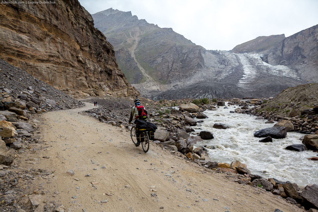 Ледник у дороги. Велопоход по Индийским Гималаям