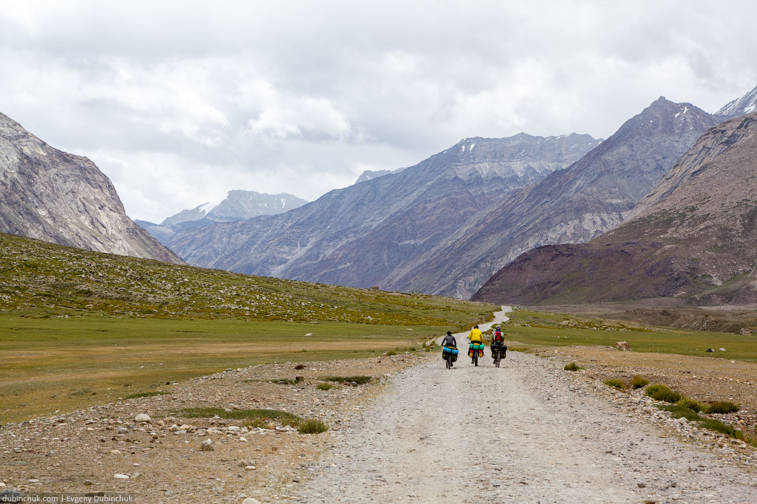 Велосипедисты в Индийских Гималаях