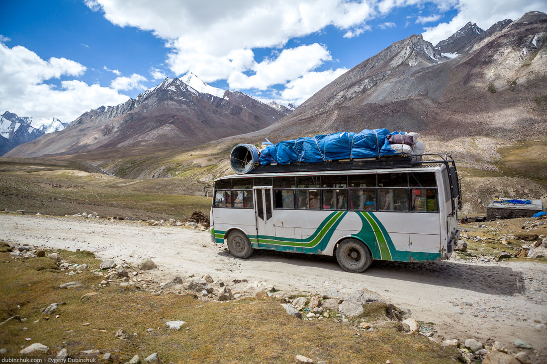 Индийский автобус в горах Ладакха
