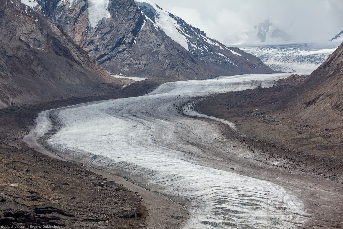 Трещины в леднике Дранг Друнг. Долина Занскар, Гималаи, Индия