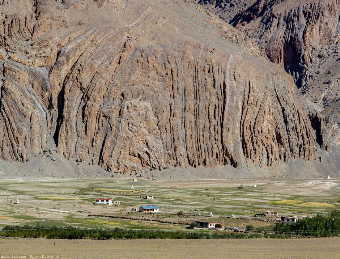 Деревня Ринам в долине Занскар. Индийские Гималаи