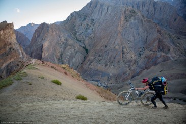 Hard cycling tourism in Zanskar, Himalayas