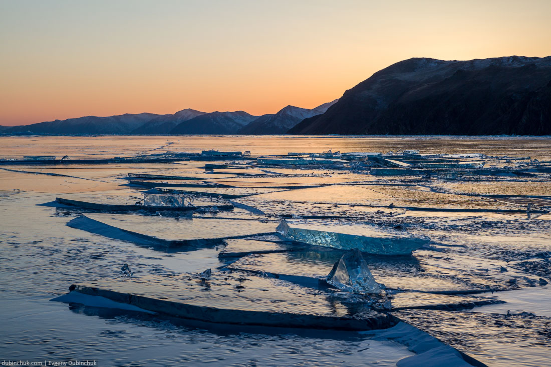Закат на Байкале зимой. Льдины. Ice blocks at sunset. Baikal