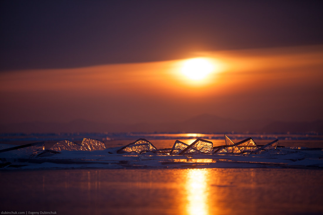 Байкальские торосы на закате. Ice hummocks at sunset on lake Baikal