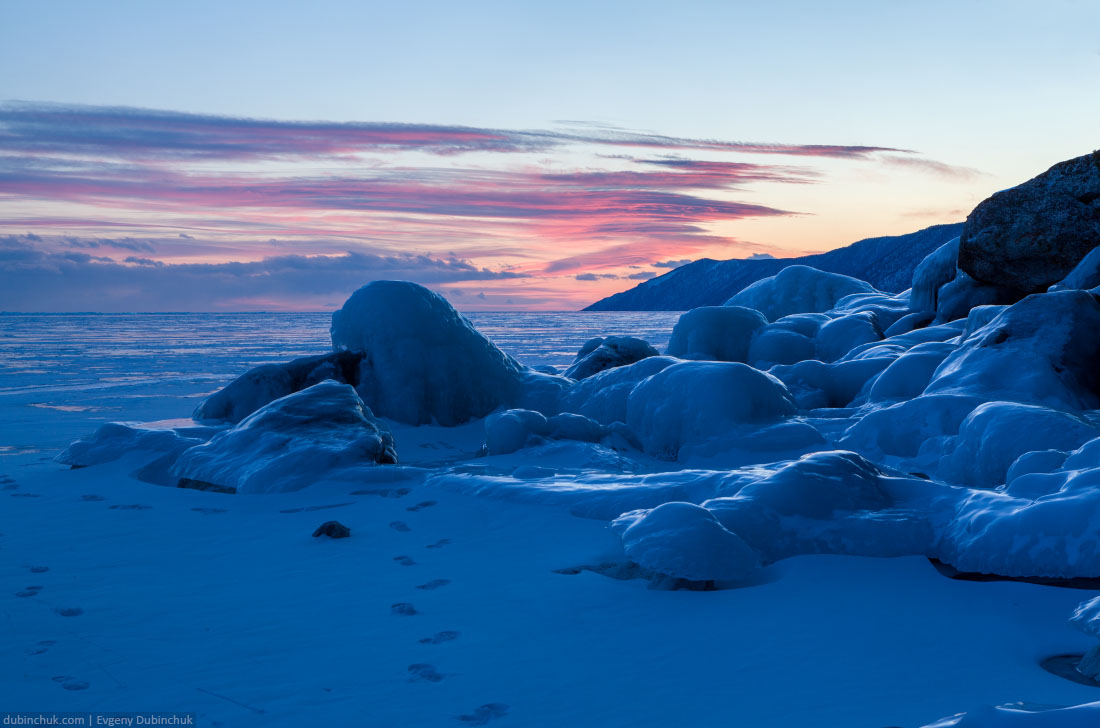 Сокуи - ледяные наплески на закате. Байкал, зима. Ice splashes on stones at sunset. Lake Baikal in winter