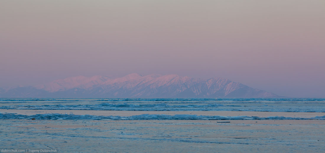 Полуостров Святой нос на закате зимой. Байкал