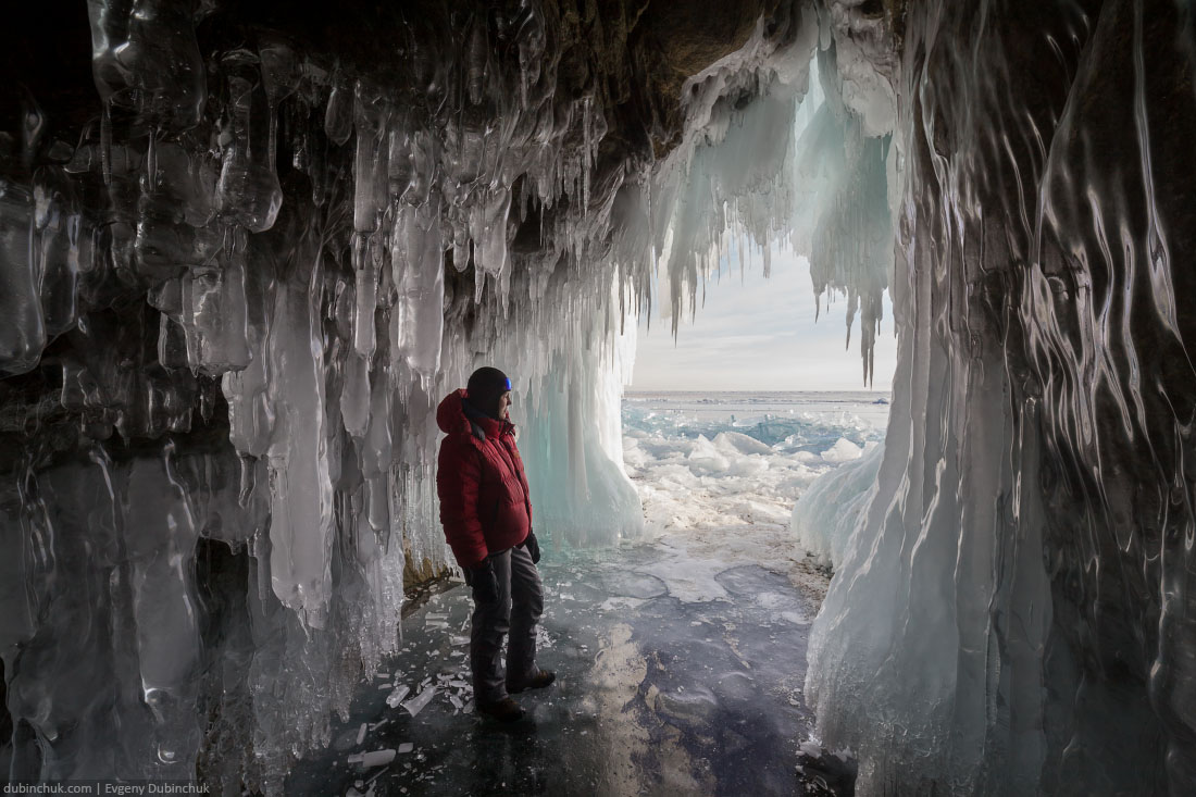 Ледяной грот и сокуи на мысе Хобой, Ольхон, Байкал. Icy grotto. Olkhon island, lake Baikal