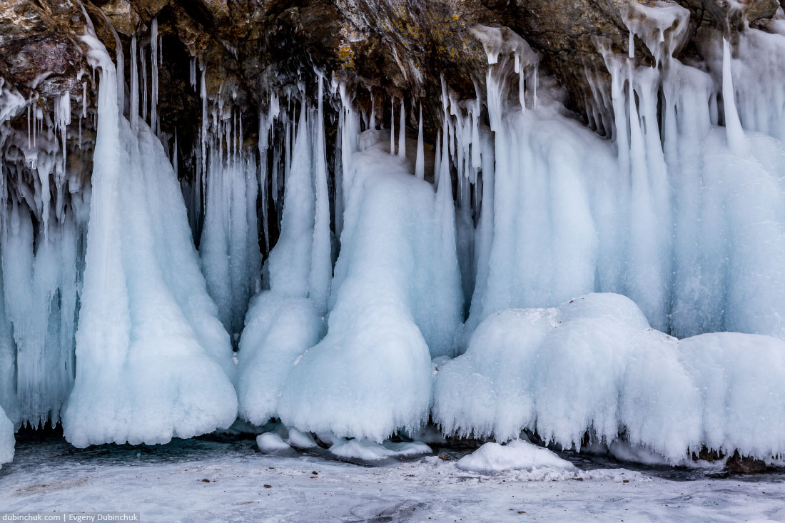 Ледяные наросты - сокуи на Ольхоне. Байкал. Ice rocks on lake Baikal in winter