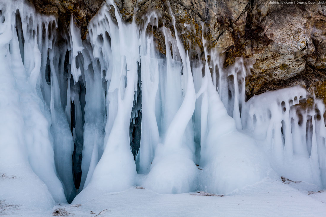 Причудливые сокуи - ледяные наплески на Ольхоне, Байкал. Fancy ice on rocks of Olkhon, Baikal