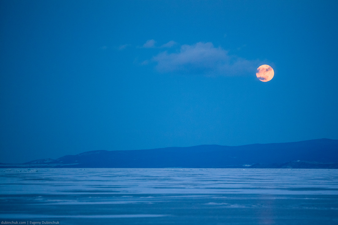 Луна на Байкале зимой. Moon on lake Baikal in winter