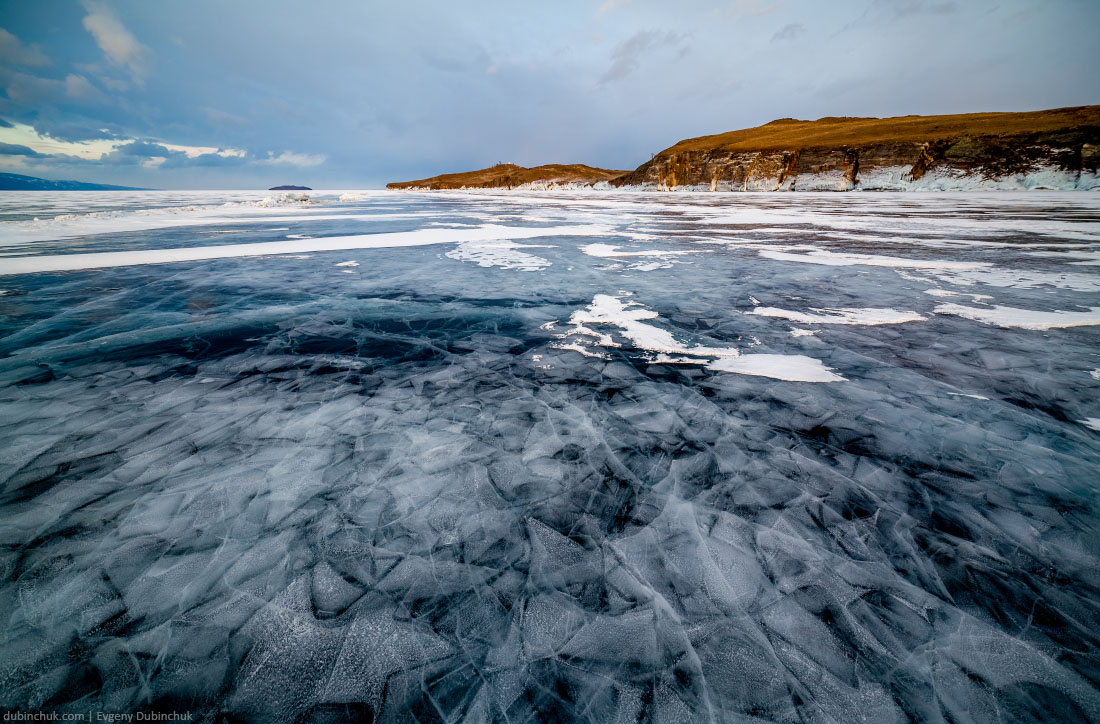 Сказочный лед на озере Байкал зимой. Majestic ice on frozen lake Baikal