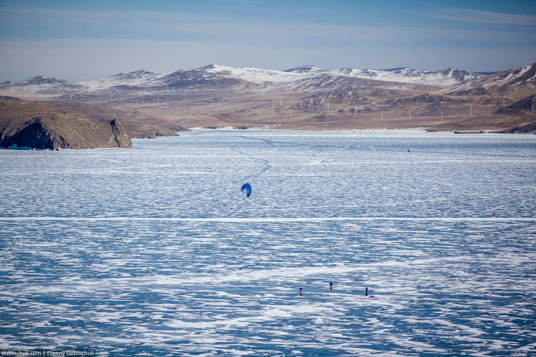 Зимний кайтинг на льду озера Байкал. Ice kiting on frozen lake Baikal in winter