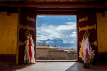 Gate in tibetan monastery